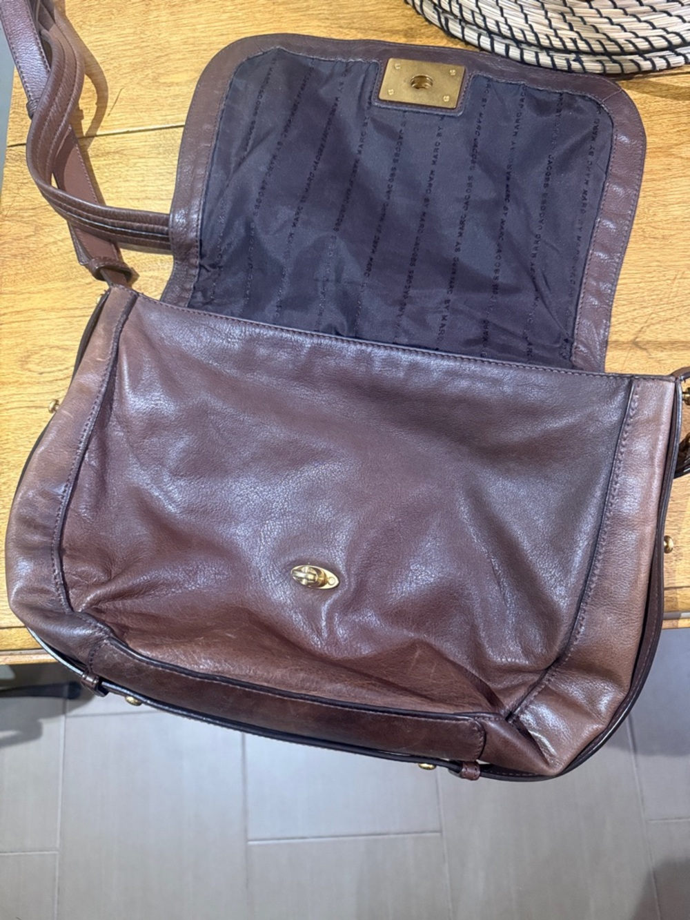 Brown Leather Messenger Bag with Turn-Lock Closure - Picture 8 of 16